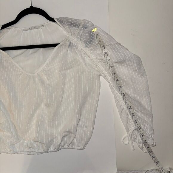 ASTR the Label Ruched Puff Long Sleeve Top White Sheer Pinstripe Blouse VNeck XS - Picture 13 of 15